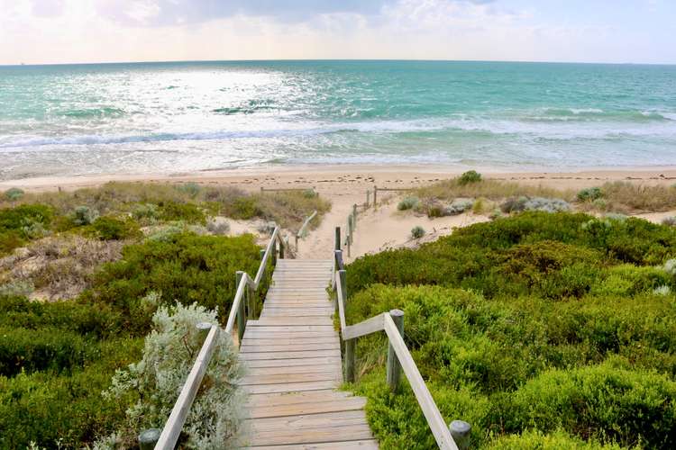 Discover Perth with official hop-on hop-off bus tours – Flexible routes, iconic monuments, and panoramic city views 2025