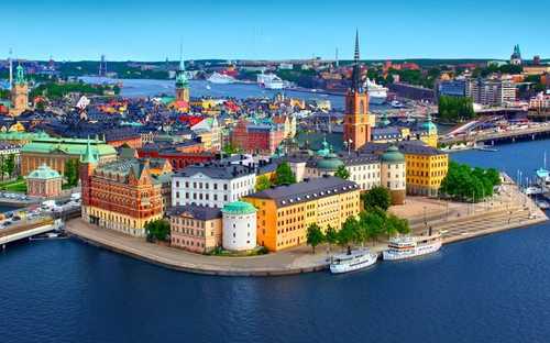 Ανοιχτό λεωφορείο στην Gamla Stan στη Στοκχόλμη